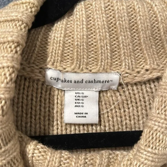 EUC pre loved turtle neck sweater - Picture 3 of 4